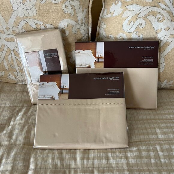 Hudson Park 600 thread count Egyptian Cotton Twin Sheet Set